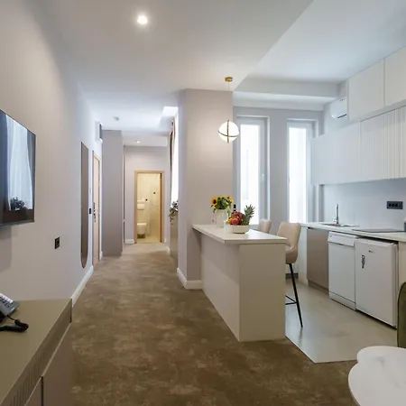 アパートホテル Move In - 4*