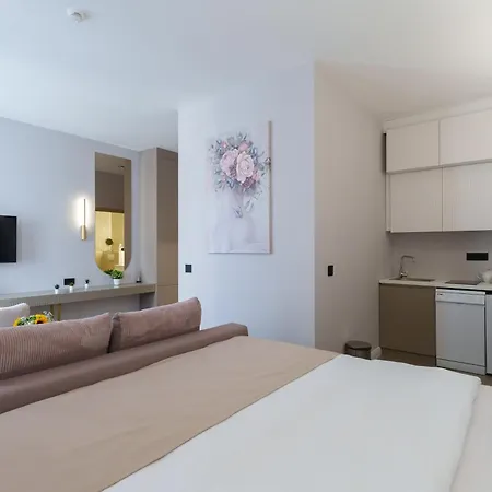 アパートホテル Move In - 4*