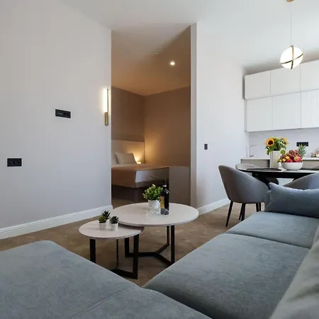 Aparthotel Move In 4*