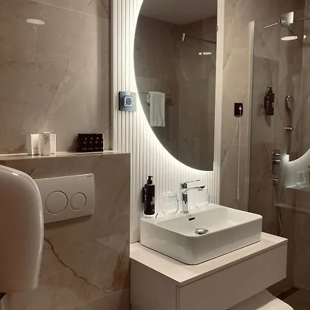 Move In - アパートホテル